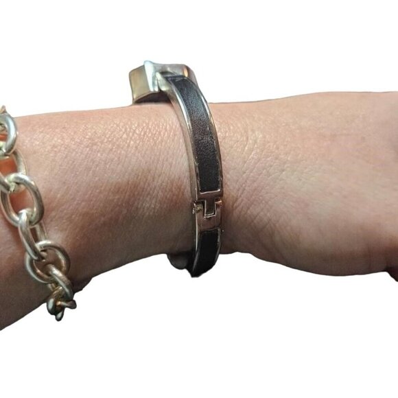 BOGO Vera Bradley Bracelet Turns into a Purse Hook Hanger for handbags - Picture 5 of 7